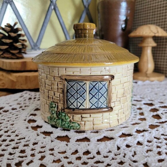 SylvaC # 4816 - Vintage Tatched Cottage Pottery Lidded Trinket Box - Picture 7 of 10